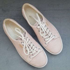 Ecco Blush Leather Sneakers